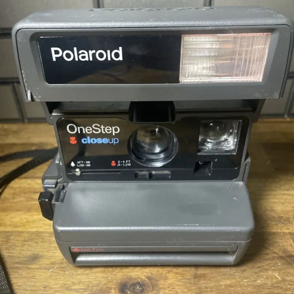 Vintage Polaroid One Step Close Up 600 Film Instant Camera with Strap-Works